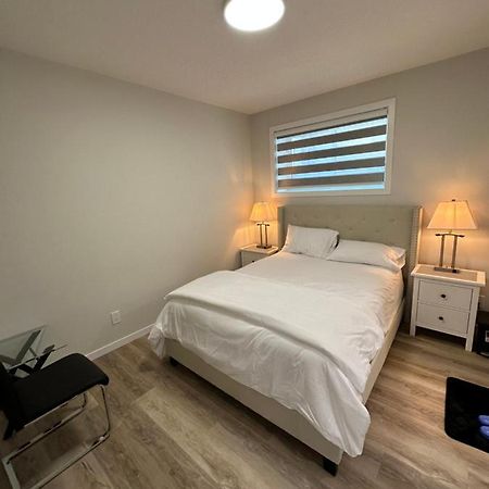 2 Bedroom 2 Washrooms Brand New Beautiful & Cozy Suite Калґарі Екстер'єр фото